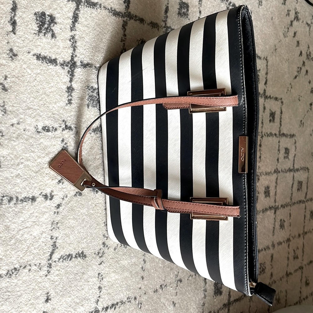 Aldo purse. Too big for my purse needs.
